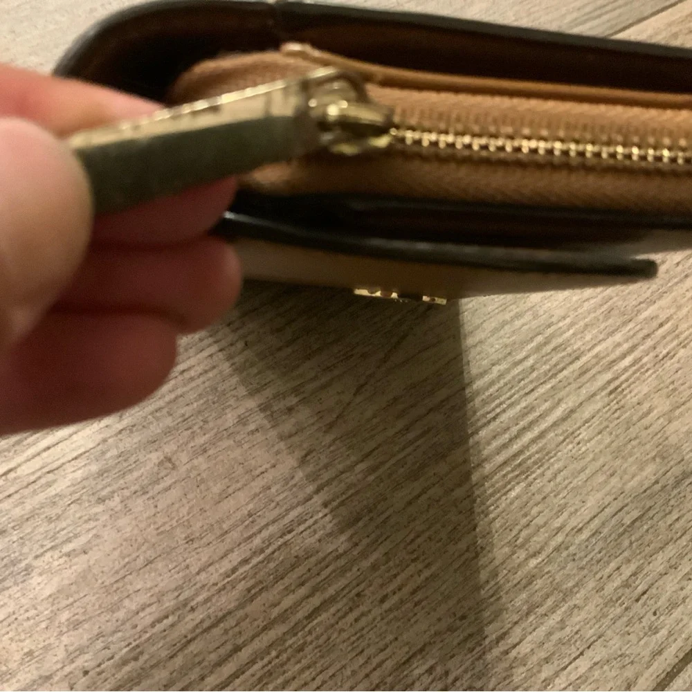 Tory Burch classic zip